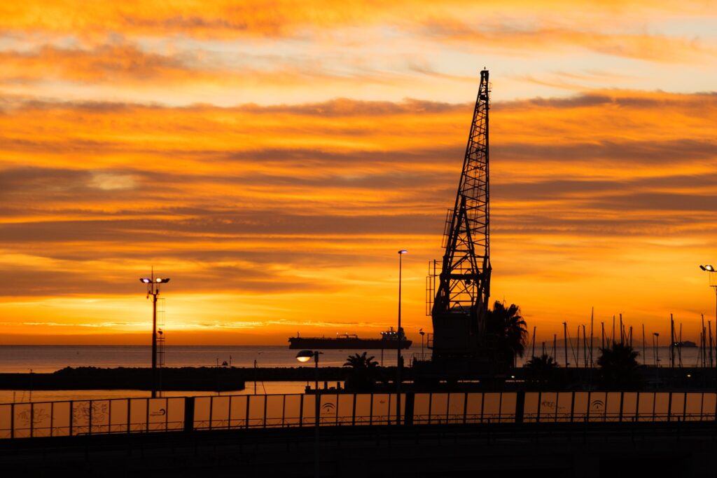 amanecer, sunrise, sea, horizonte, puerto, port, ship, grua, siluethe, siluetas, contraluz, orange sea, orange sunrise, nature, orange ocean